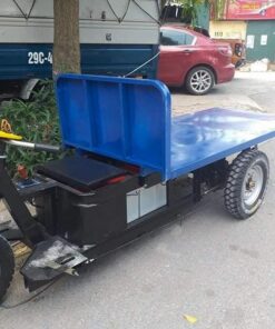 Xe ba bánh điện chở gạch