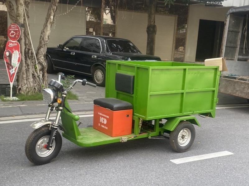 Xe ba bánh điện chở rác