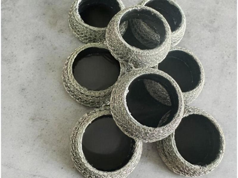 Chén nối bô được làm từ thép không gỉ