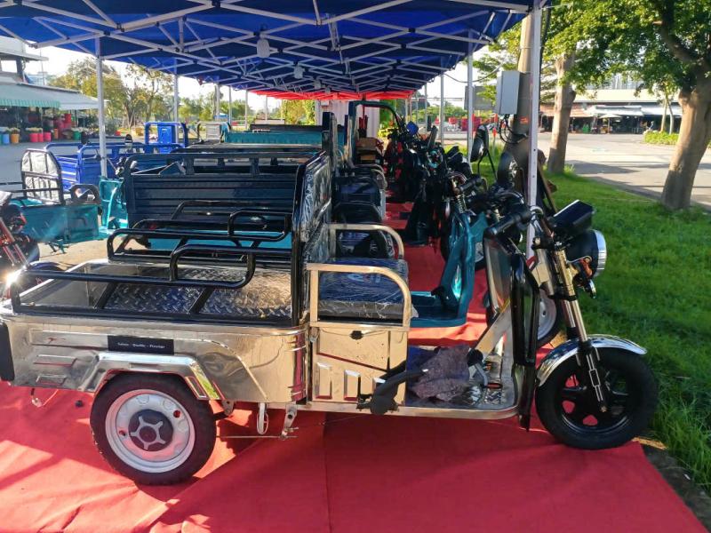 Sử dụng xe ba gác điện tiết kiệm chi phí nhiên liệu, dễ sử dụng, ít bảo trì và giá rẻ hơn xe xăng, phù hợp dùng chở hàng quãng đường ngắn