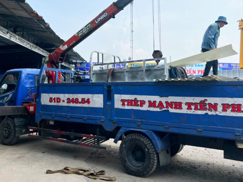 Xưởng xe lôi Tiến Phát chuẩn bị giao xe đến tận nhà cho khách tại Bến Tre